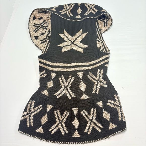 JohnPaulRichard Black and Cream Geometric Aztec Sweater Vest Cardigan Shawl SzL - Picture 8 of 10